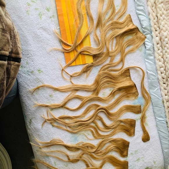 Hair extensions - Picture 2 of 3